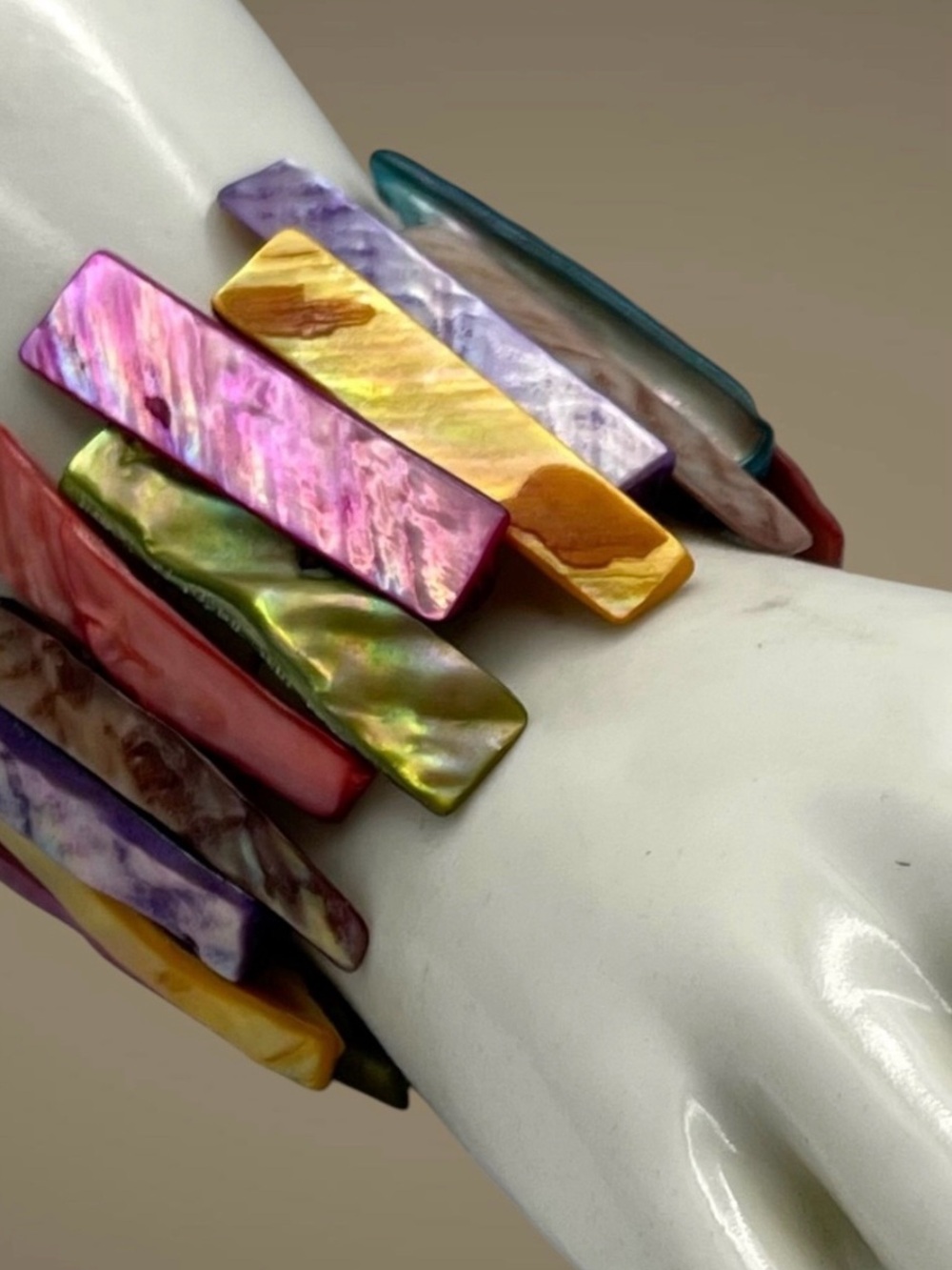Vintage Dyed Mother of Pearl Shell Stretch Cuff Bracelet Multicolored